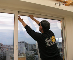 Τοποθέτηση μεμβράνης σε υαλοπίνακα