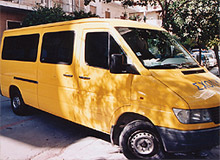 Εφαρμογή μεμβράνης σε σχολικό λεωφορείο